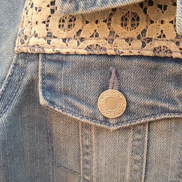 Place girls jean jacket with lace detail. Size M - Picture 5 of 8